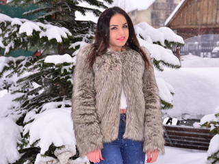 ElyaBrie - online show sexy with this dark hair Girl 