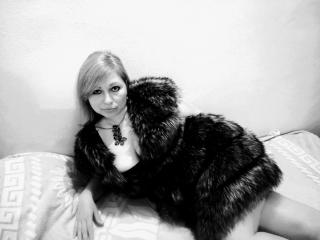 SexySmileLili - online chat sex with a average constitution Gorgeous lady 