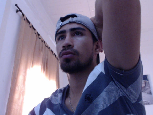 Emiliano - Webcam live sex avec ce Homo latino sur la plateforme XLove.com 