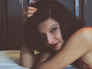 AmethystCharm - Chat cam x with this European Hot young and sexy lady 