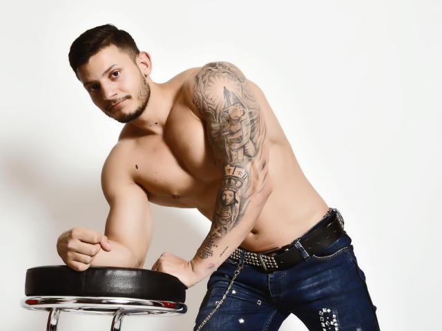 TravisHolden - Élő pornó és szexkamera - 5367861