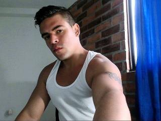 MatthewCole - Live cam nude with this Homosexuals with a muscular constitution 