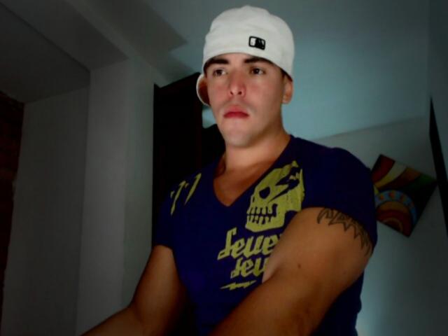 MatthewCole - Chat cam hot with this latin american Horny gay lads 