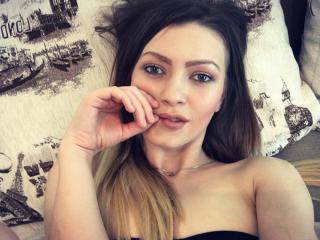 BlossomPussy - Show live exciting with a shaved intimate parts Hot chicks 