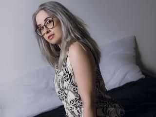 SophiaPassions - Chat live xXx with this large chested Young and sexy lady 