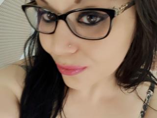 BustyErika - online chat hot with this shaved intimate parts Girl 