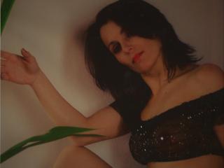 MelindaHottX - Live cam sex with a skinny body Attractive woman 