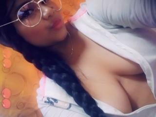 MillieSexy - online chat hard with a huge knockers 18+ teen woman 