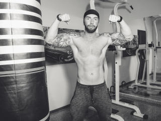AronGrant - Chat cam hard avec un Couple Homo avec le sexe totalement tondu sur XLovegay 
