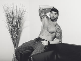 AronGrant - Live chat sexe avec ce Homo au corps de spartiate  