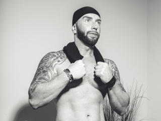 AronGrant - Chat cam hot avec un Homme avec un corps d'hercule  