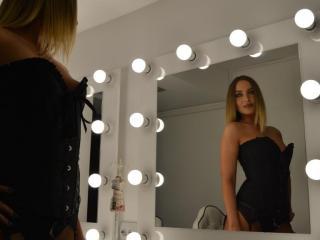 ArianaAnne - Chat live xXx with this ordinary body shape Hot chicks 