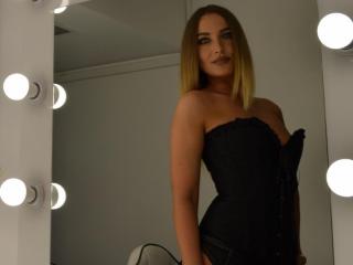 ArianaAnne - Webcam porno avec cette Très belle nana sexy occidentale sur le service Xlove 