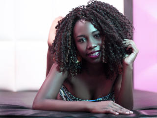 KimyLewis - Live cam en direct avec une Très belle créature de rêve sexy noire sur le service Xlove 