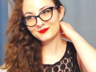 OhMyMoxie - Chat live xXx with this chestnut hair Young and sexy lady 