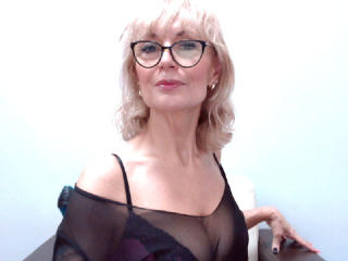 SexyNancyDixie - Webcam live xXx with this blond Sexy mother 