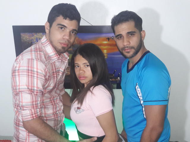 DevoraAnTwoBoys - Webcam exciting with a Menage a Trois 