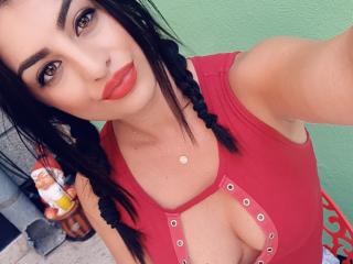 EbonyEssence - Live chat sex with this dark hair Sexy babes 