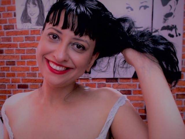 LoveAdelleX - online chat x with this black hair Hot babe 