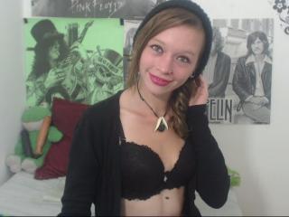 Eliizabeth - Cam x with this muscular physique 18+ teen woman 