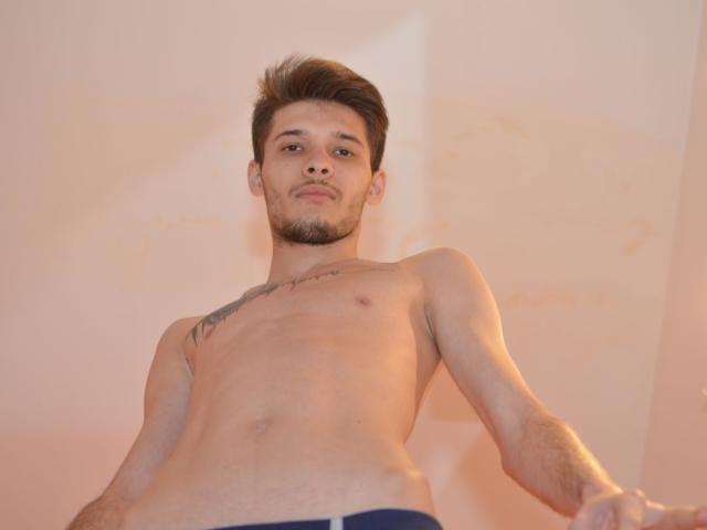 EddieSlim - chat online porn with a Horny gay lads 