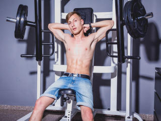 MilesKepler - Webcam live exciting with a Gays with muscular build 