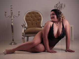 RefinedRita - Chat cam hot with this chocolate like hair Hot babe 
