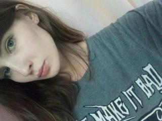 AnnyKitty - Web cam nude with this Young and sexy lady with small boobs 