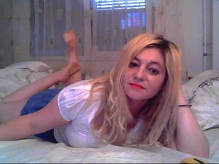 EliseHOT - online show sex with this shaved genital area Hard college hottie 