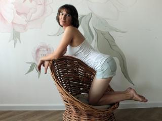 AngelicaOrange - Web cam hot avec une Femmes ayant le sexe totalement épilé sur XLove.com 