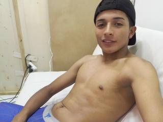 NicolasSexy - Webcam sexy with this Horny gay lads with toned body 