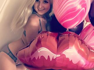 PlayHotGirl - Chat xXx with a platinum hair 18+ teen woman 