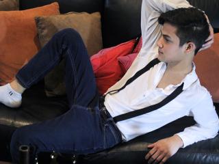 EliotGrey - Webcam live porn avec ce Homo brun foncé  