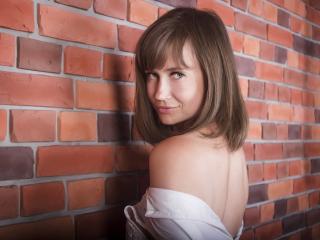 BellaBom - Live hard avec une Merveilleuse jeune nana sexy occidentale  