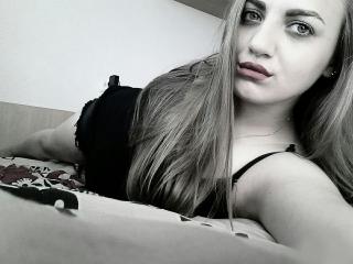 KatieCat - online chat xXx with this being from Europe College hotties 