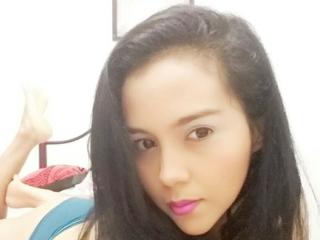 JadeTylerHot - online chat sex with a Young lady with average hooters 