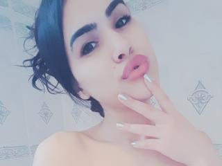 JessieDebra - Web cam sex avec cette éblouissante fille hot avec le sexe totalement tondu  