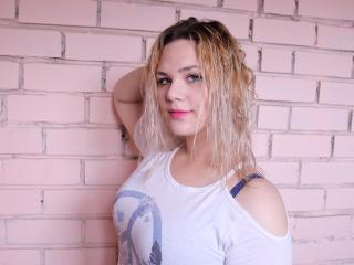 FruttyJuice - Show xXx with a European Young lady 