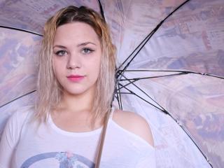 FruttyJuice - Webcam live nude with a regular body Hot babe 