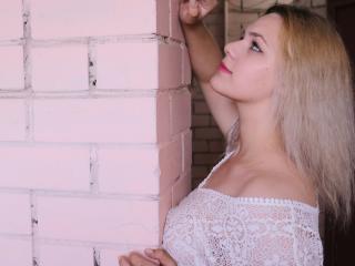 FruttyJuice - Live chat hot with a blond Sexy girl 