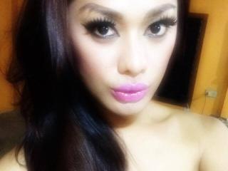 AsianDolly - Show porno avec une Trans à la chevelure noire sur XLovetrans 