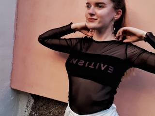 MelissaDolce - Webcam hard with this redhead Sexy girl 