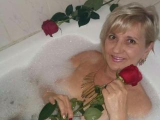 ExperiencedAlana - Chat cam xXx with this golden hair Mature 