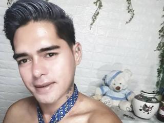 PinoyMatt - Web cam intime avec ce Gay aux cheveux noirs sur le site XLovegay.com 