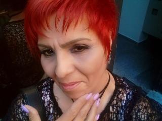 YourNaughtyHotWife - Chat cam sexe avec cette Camgirl mature au décolleté idéal  