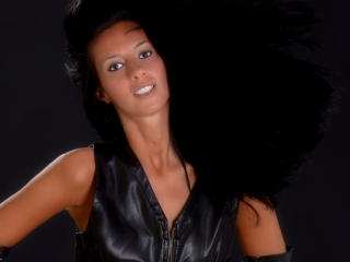 Delfine - Live cam sex with a toned body Mistress 