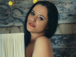 SensualCrissa - Live exciting with a European Young lady 