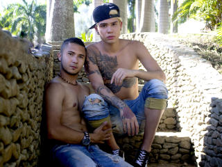 ValentinXSanders - Cam sexy with a latin Gay couple 