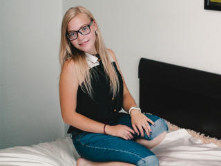 KristyStrawberry - Video chat hot with a being from Europe 18+ teen woman 