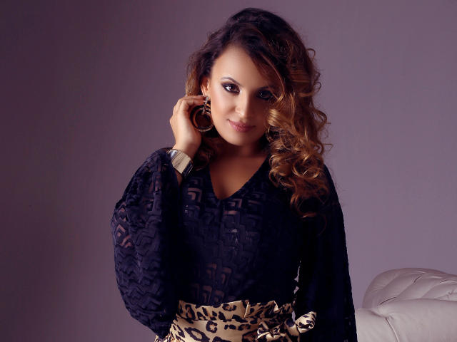 DashingFoxyX - online show hot with a being from Europe Hot 18+ teen woman 